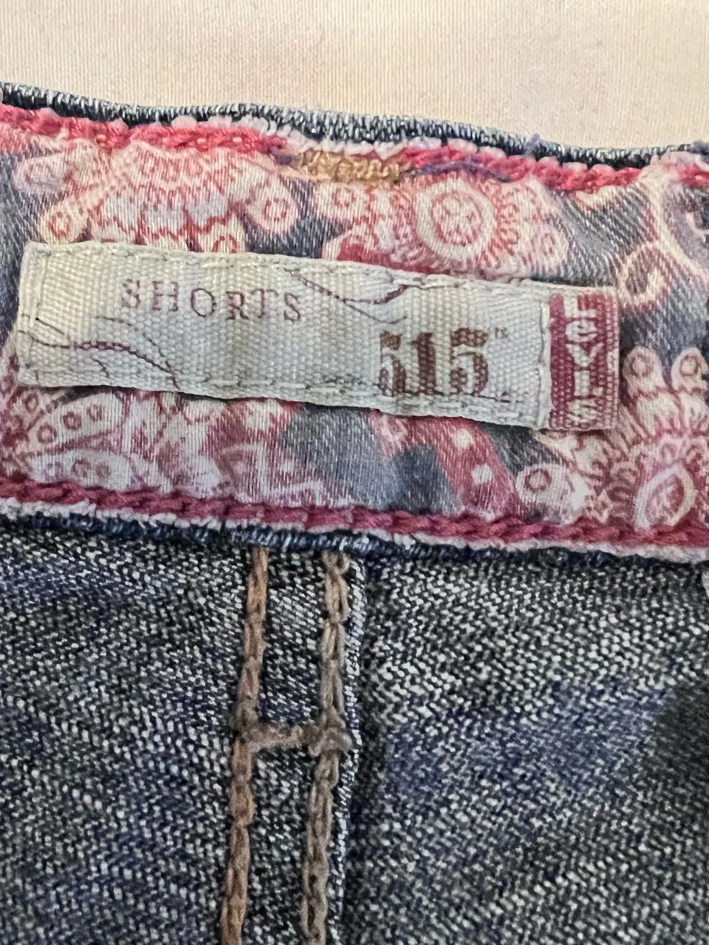 Levi's dark blue denim shorts with red stitch detail - Picture 4 of 10